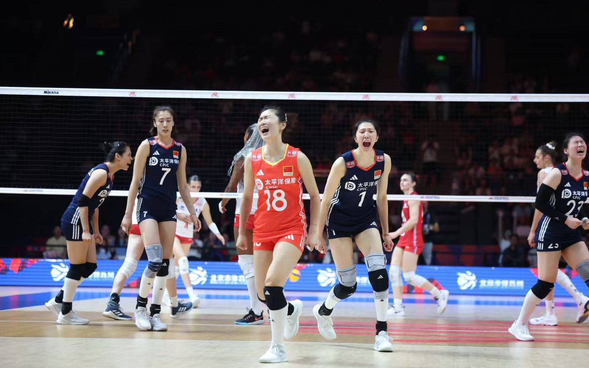 九游体育-李盈莹现场助阵,中国女排轻取法国队